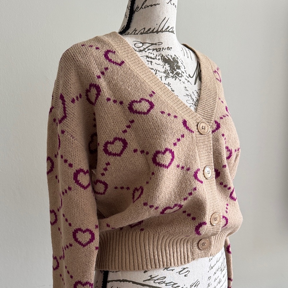 Chic Heart Patterned Cardigan - Picture 2 of 4